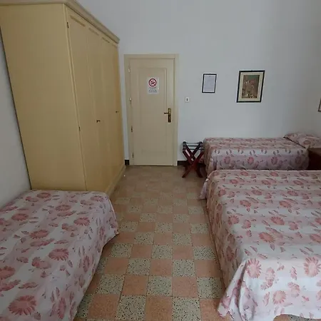 Regina 3*