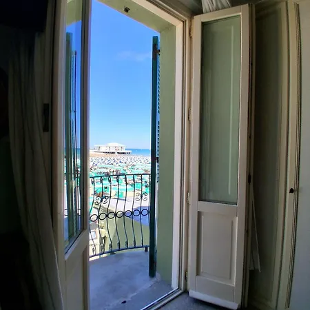 Regina Hotel 3*