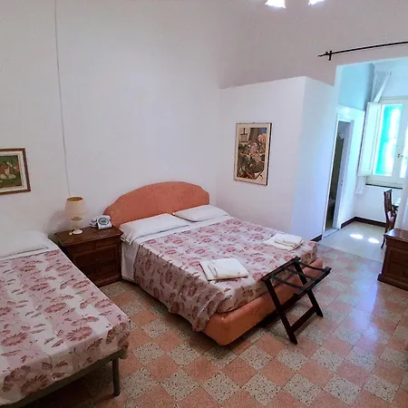 Regina 3*
