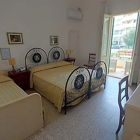 Regina Hotel 3*