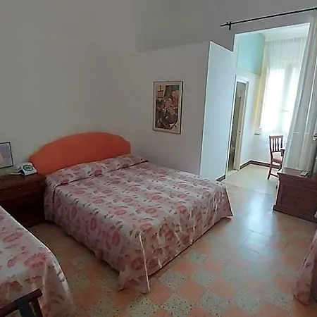 Regina Hotel 3*
