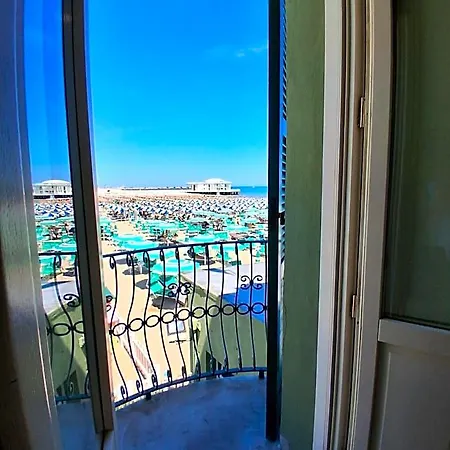 Regina Hotel 3*