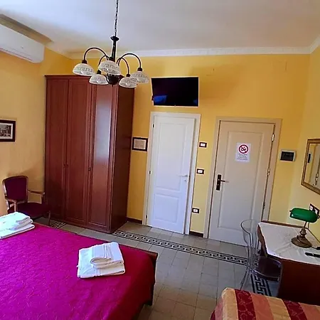 Regina 3*